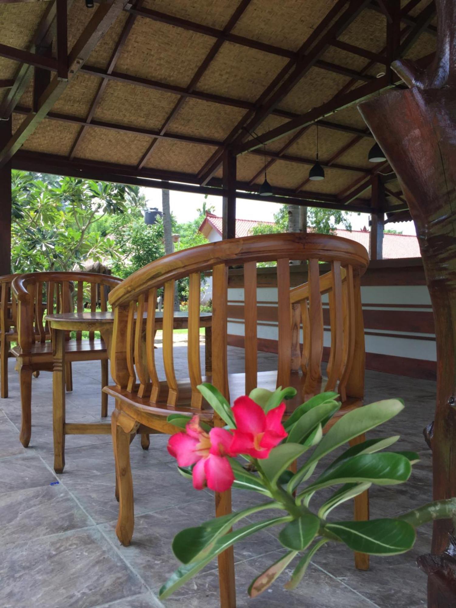 Amigos Bungalows ギリ島 エクステリア 写真