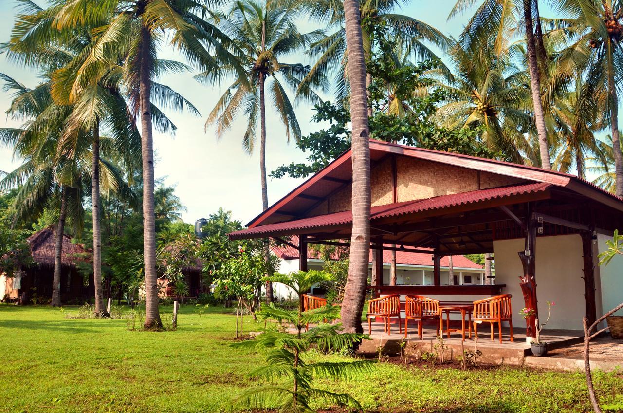 Amigos Bungalows ギリ島 エクステリア 写真