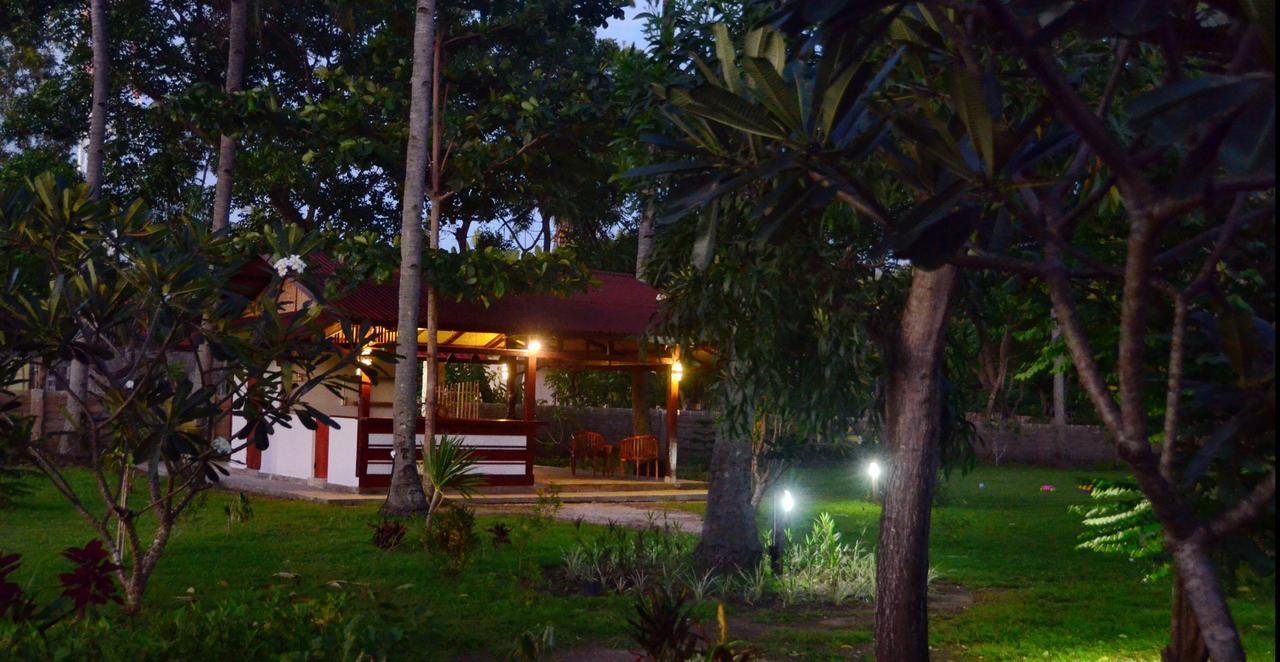 Amigos Bungalows ギリ島 エクステリア 写真