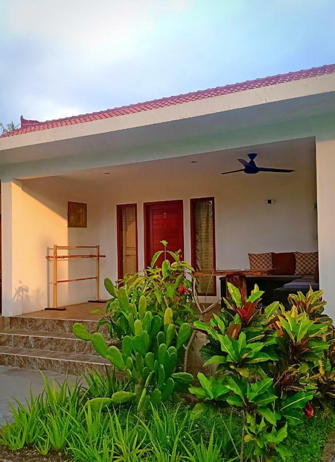 Amigos Bungalows ギリ島 エクステリア 写真